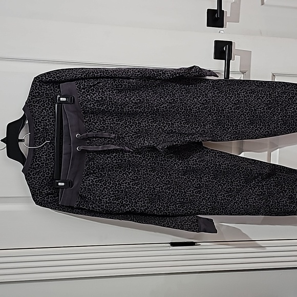 J. Crew Size Medium Leopard Print Sweatshirt and Sweatpants Bundle - like new - Picture 7 of 11